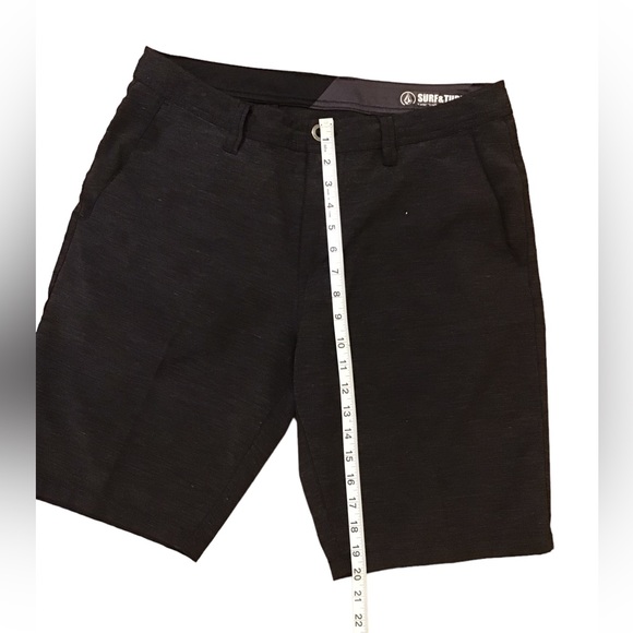 Volcom flat front shorts. Size 32. - Picture 8 of 9